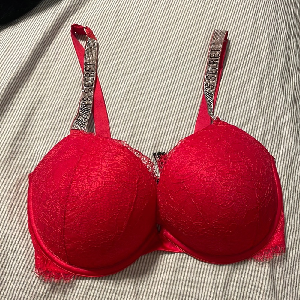 BOMBSHELL red lace push up bra!! ONLY WORN ONCE 💖